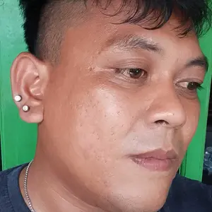 Anting Tindik Titanium Model Mur Permata Silver dan Black - Earrings