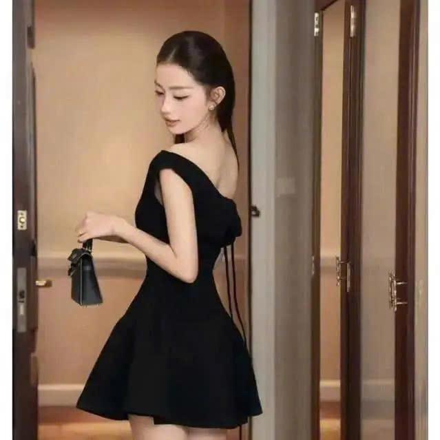   Xả kho  Đầm kaki lệch vai chiết eo chân váy bồng kèm quần bảo hộ váy xinh dự tiệc 