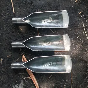 tembilang atau linggis cangkul tanah dengan berongsong