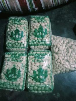 Product Review of 5 bungkus Kacang Kupas Asli Tuban 250g x 5 Bungkus - Total Berat 1,250g - Goreng, Food, Mete, Kering, Snack, Cemilan Bawang Makanan Camilan Mede from m**z 0