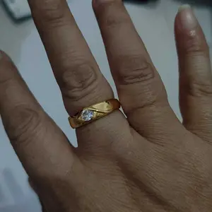 Cincin Perhiasan Wanita Titanium Emas Elegan