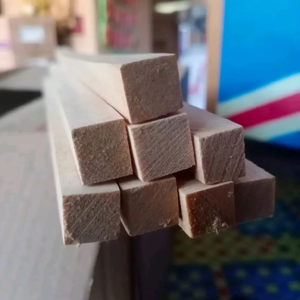 kayu reng list ukuran 2cmx2cm panjang 50cm sudah halus siap pakai