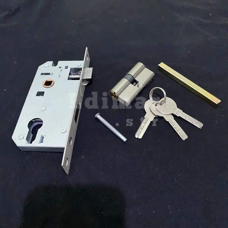 Set Kunci Pintu Tanggung 20cm merk Aigo Selot dengan Handle Hitam dan Sentuhan List Silver 7