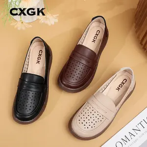 CXGK Model Baru Tahun 2025Sepatu kulit casual berpori wanita  nyaman dan lembut tidak membuat kaki terjepit panas. Cocok untuk dipakai dalam semua kegiatan. Gratis ongkos kirim.