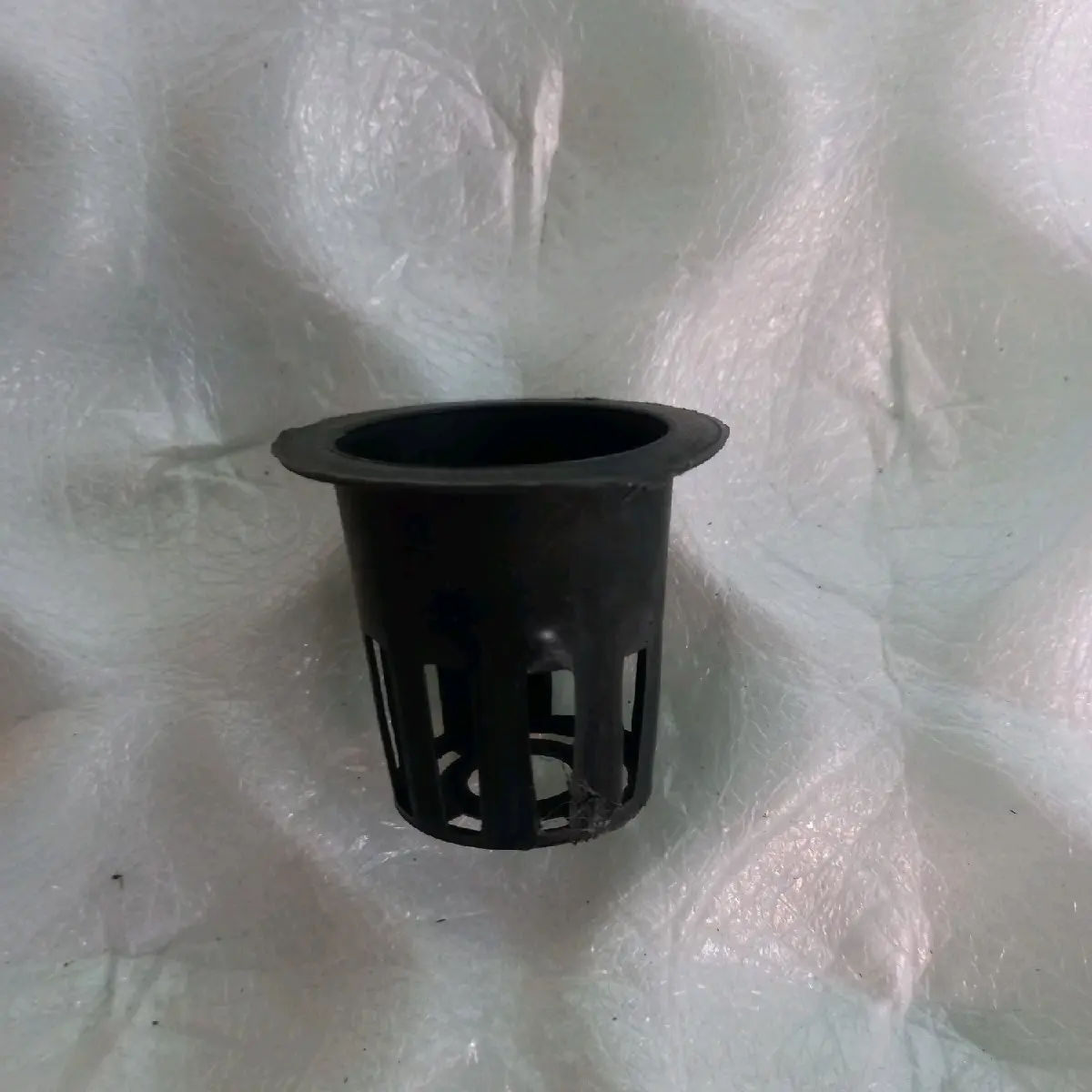 1 pot kecil plastik hitam