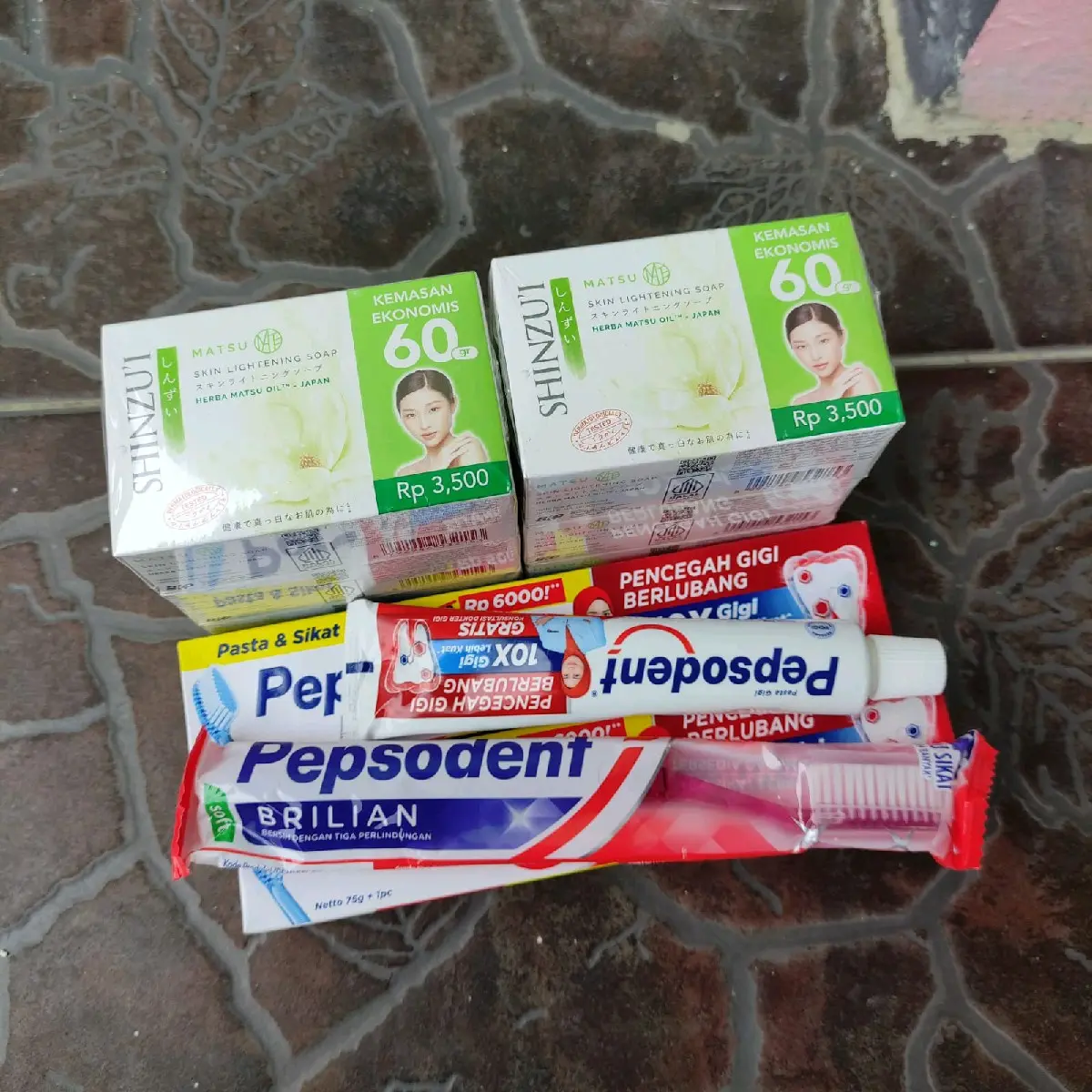 Promo Paket Hemat 6 Pcs sabun Batang Shinzui 60 gr + pepsodent 2 pcs Gratis Sikat Gigi 2 pcs