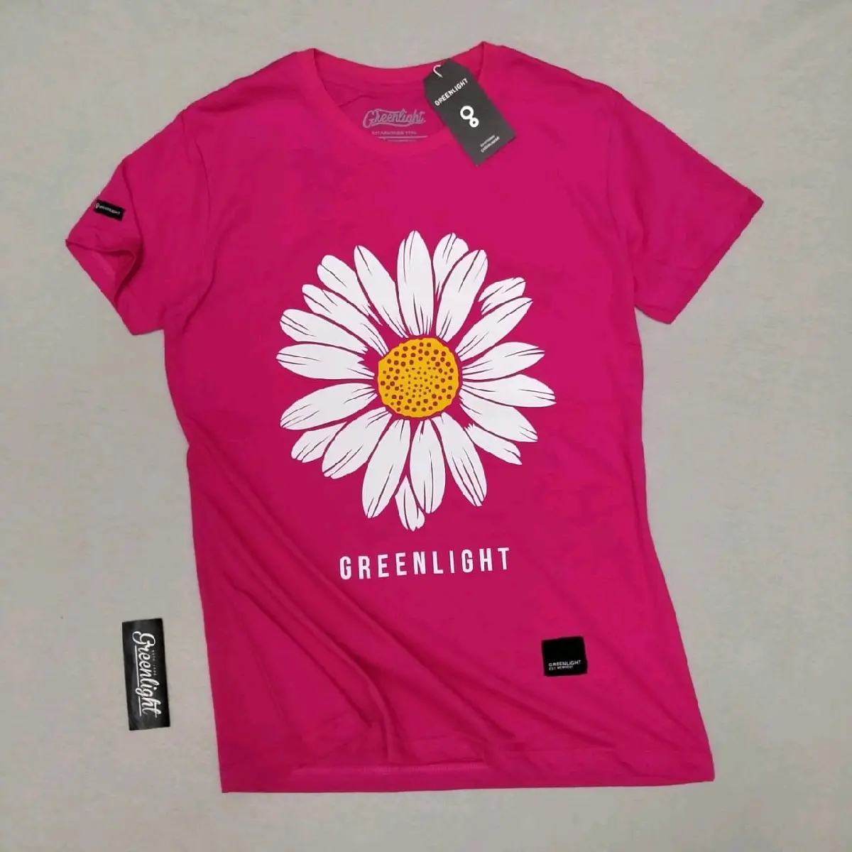Kaos Cewek Distrio Pendek Slim-fitting Santai Bahan Katun Nyaman