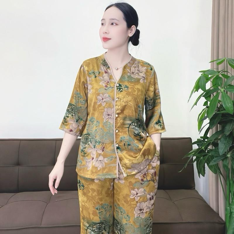  Đồ bộ trung niên N H I cổ viền lé nút cài tay lỡ quần dài. Chất liệu lụa satin lạnh mềm mướt mặc hè cho mẹ và bà 