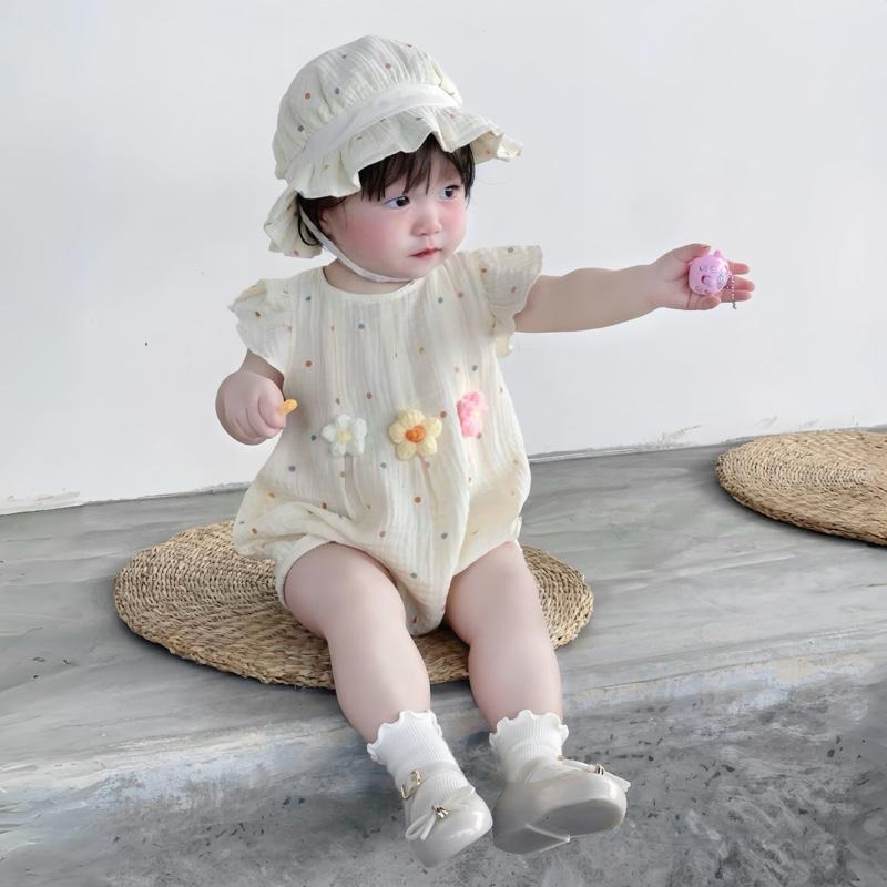 ĐỘC QUYỀN Bodysuit Cho Bé Set 2 Món Body Xô Muslin Chấm Bi 3 Hoa Len Ngực Kèm Mũ Xinh