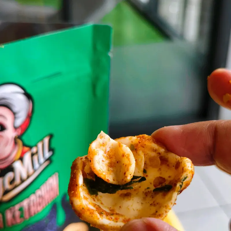 Kerupuk bawang pedas mix 3 jenis di campur by ny.ngemill 4