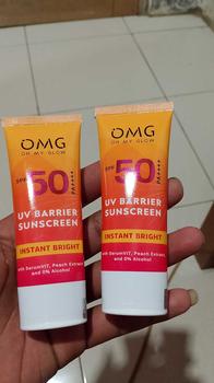 Product Review of Paket Hemat 2 Pcs OMG OH MY GLOW UV Barrier Sunscreen SPF 50 PA++++ 25 ml from T**o 0