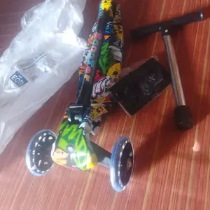 Nina baby MALL Skuter untuk anak-anak berusia 1-3-6-8 tahun laki-laki dan perempuan. 2 anak dapat duduk di perosotan pedal bayi skuter dua-dalam-satu #hamperslebaran #bingkisanlebaran #hampers Kids scotter