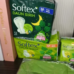 Softex Daun Sirih + Vitamin E 23cm 20s - Pembalut Daun Sirih Siang