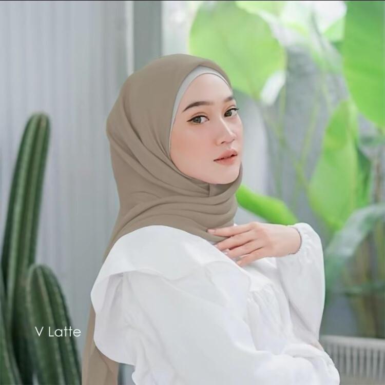 Arasy Hijab Bella Square Segitiga Muslim, Kerudung Segi Empat Bahan PolyCatoon, Adem Jaitan Necy & Rapih, Cocok untuk Muslimah, Tampil Cantik dan Nyaman, Ideal untuk Ramadhan voal