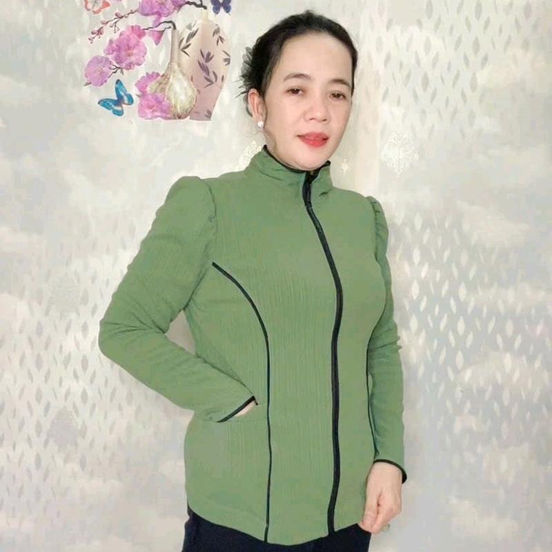 Áo khoác nử chống nắng , chất liệu vải thun tăm mềm mại co giãn . áo thích họp mặc các mùa trong năm . Nữ