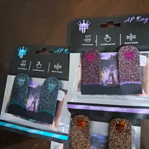 (Sarung Jempol AP King V2 X DEWA Nayya) Aksesoris Gaming Anti Keringat, Logo Reflectif Hologram & Licin Banget Untuk Game Free Fire & Mobile Legends By Andra ST