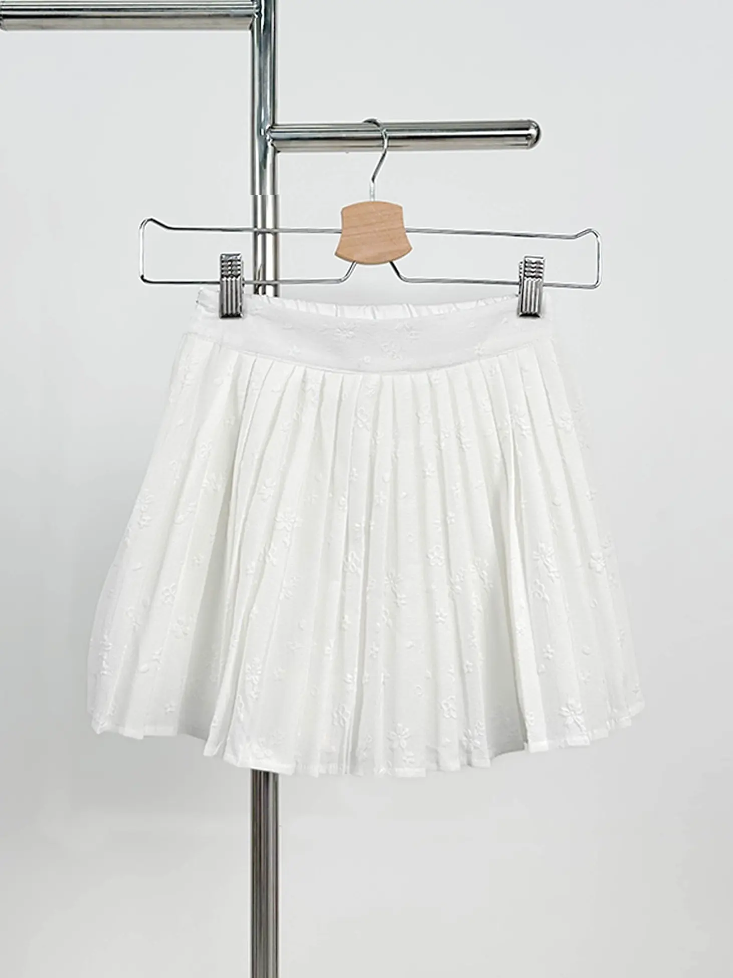 Frosty Eyelet Pleated Skorts in White