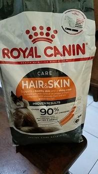 Product Review of ROYAL CANIN HAIR & SKIN 2 KG FRESHPACK // MAKANAN KERING KUCING from K**G R**N 🐈** 1