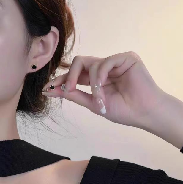 Bông Tai Mini Hình Vuông Màu Đen, Dành Cho Phụ Nữ Có Lỗ Tai, Không Cần Tháo Bông Tai Khi Ngủ, Nhỏ Và Thanh Lịch, Tinh Tế, Đơn Giản Và Nhỏ Gọn Thích Hợp Để Đi Làm Hàng Ngày Voi Women 3