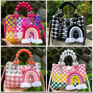 tas anyam cantik  ukuran 15*10 dengan 2 tali  ful inner