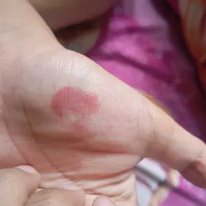 [BPOM] Glad2Glow Brightening Lip Serum - VC-IP Vitamin E 3in1  Lip Serum Treatment  Melembabkan Mencerahkan Bibir Gelap Lip Tint Warna Natural Glowing Tahan Lama Buildable Natural Lip Color Care G2G