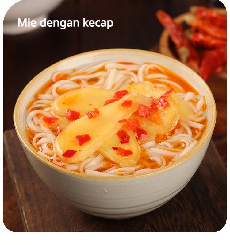 Acar sayuran dengan cabai cincang dan irisan jahe, jahe muda yang pedas dan lembut, baik untuk limpa dan lambung. Acar sayuran ini dapat disajikan dengan nasi, mi, atau sebagai lauk pendamping minuman.