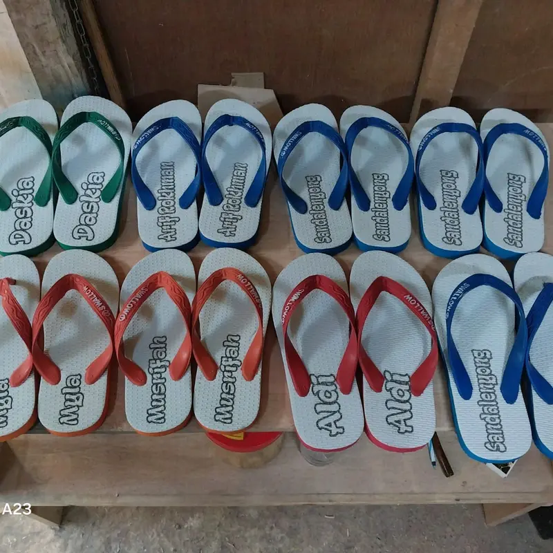 Sandal Ukir Custom bisa request nama / tulisan metode Laser Unik Anti Slip Sendal Jepit Karet Sandal Pria  Wanita Cowok  Cewek Antiselip Merah terbaru 4