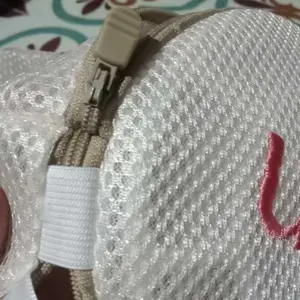 URU Tas Cuci Bra Anti Deformasi Kantong Laundry Tebal untuk Mesin Pelindung Pakaian Dalam Wanita Kain Halus & Ritsleting Tertutup Rapi