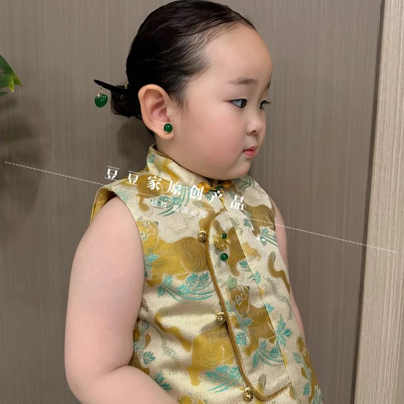Product Introduction of Girls' Horse Clip 2025 New Autumn and Winter Clothing Children's National Style Improved Hanfu Girls' New Chinese Thickened Shoulders 5