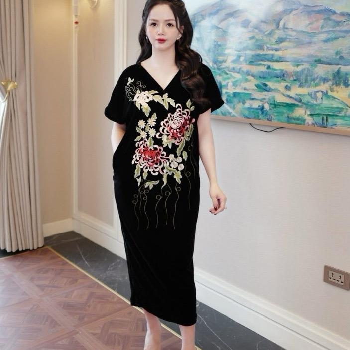 Váy Nhung TheChun_Thêu hoa chùm cổ V