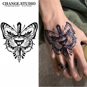 รอยสักชั่วคราว ดีไซน์เสือน้อย หลังมือ รอยสักชั่วคราว ติดทนนาน 15 วัน กันน้ำและทนต่อการสึกหรอ สติ๊กเกอร์รอยสัก