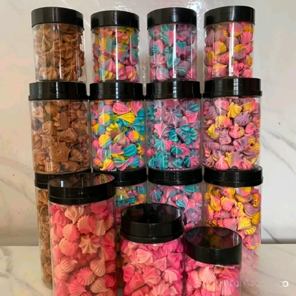 Meringue Kisses - 5 Flavours: Tutty Fruity, Vanilla, Strawberry, Chocolate, Cookies & Cream. (90-100pcs) per bottle.(Muslim-owned)