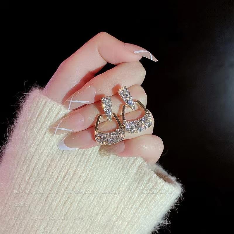 Minzo Anting Korea Wanita Tusuk Stud Model Tas Aksen Zircon Fashion Earrings Elegan Aksesoris Perhiasan Hiasan Perempuan