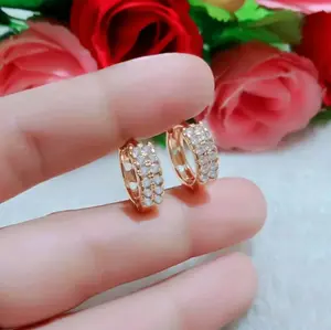 Anting Jepit Permata Baris Dua Rose Gold Titanium Fashion Wanita Terbaru Anti Luntur Dan Tidak Mudah Berkarat Earrings Diameter 17-18mm Cocok Untuk Ukuran Jari Umum Perhiasan Elegan