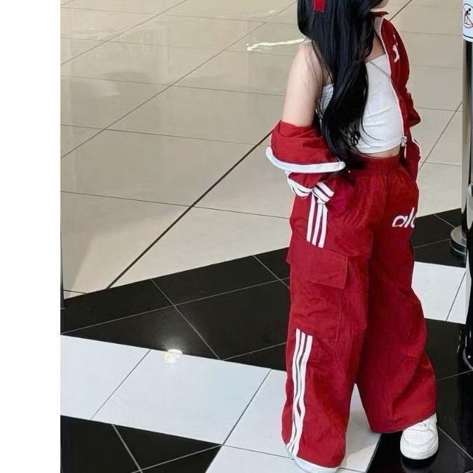 Set bộ gió 3 chi tiết: áo khoác gió a la , áo thun hai dây , kèm quần túi hộp vải gió mềm dành cho bé gái (9-32kg)