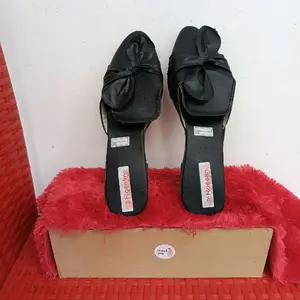 Roselina Sandal Slop pita Wanita Warna hitam & coklat Cocok untuk Pesta dan Sehari-hari Model Elegan dan Nyaman
