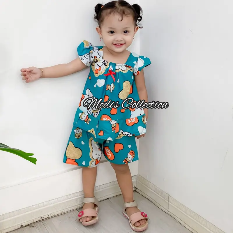 2 pcs Setelan Anak Viscose Premium Cewek Perempuan Usia 6 Bulan sampai 4 Tahun Atasan Lengan Pendek Kerah Leher U Neck Pita Dada Depan Bawahan Celana Lingkar Pinggang Karet Melingkar Panjang dibawah Lutut Bahan Tebal Nyaman Motif Kekinian Lucu Warna Warni 4