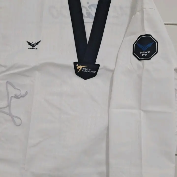 dobok taekwondo kerah hitam bahan 3 stripes polyester campur katun 2