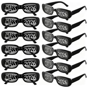El juego de gafas para graduación incluye 12 monturas pequeñas de plástico y pegatinas de cristal Clase 2026, perfecto para suministros de fiesta de graduación, accesorios para cabina de fotos y regalos.