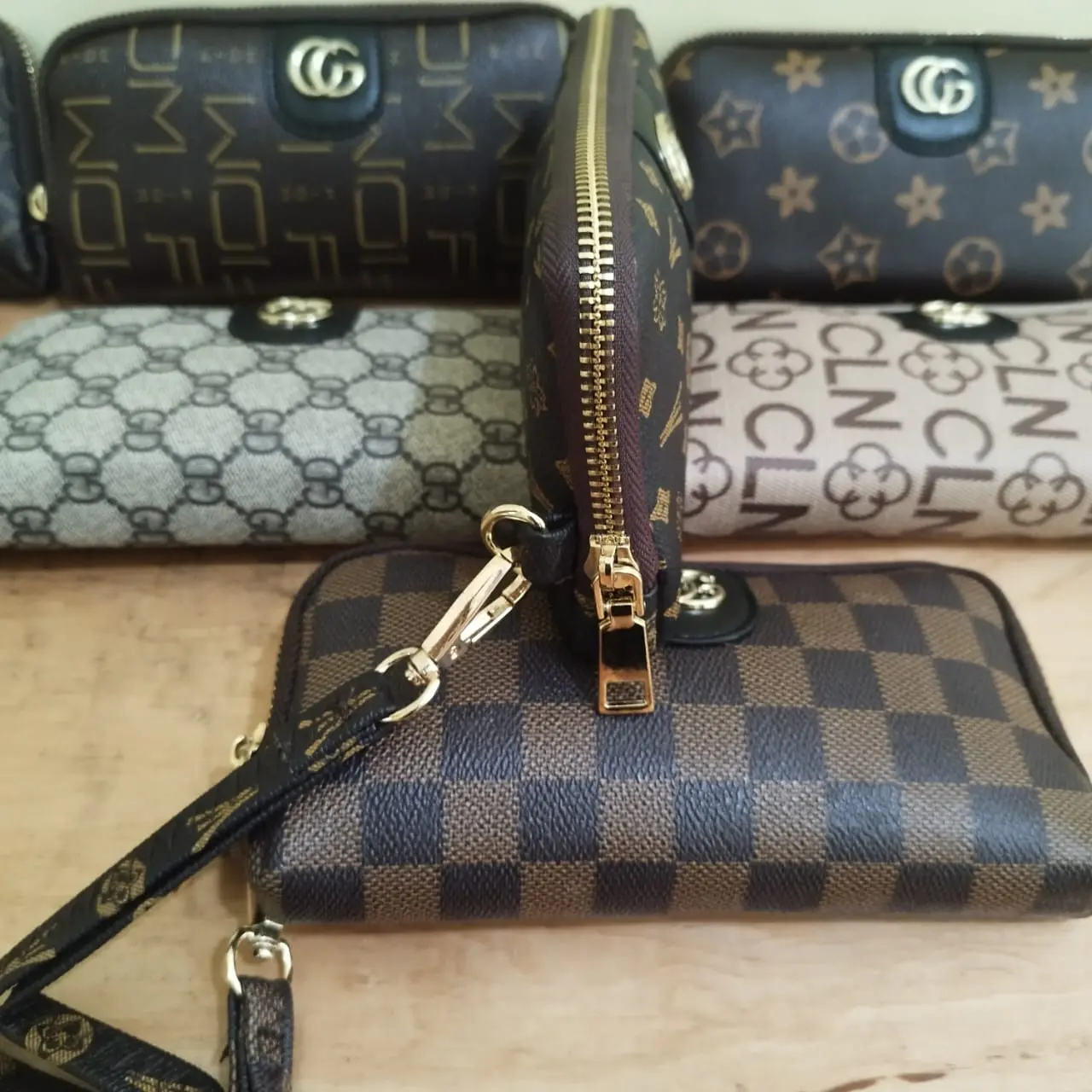 DOMPET PANJANG WANITA IMPORT BAHAN TEBAL BERKUALITAS DAN MEMILIKI TALI PENDEK