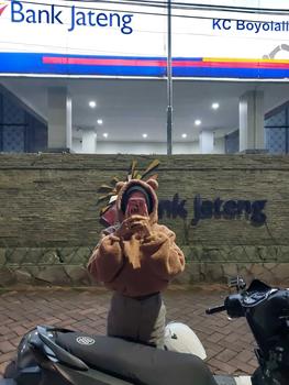 Product Review of Sweater Hoodie Crope V Bear Sherpa Bulu Domba Fit Wanita Tebal Oversize Cream from w**🫧 1