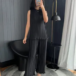 Stelan Celana Plisket BB Wavy Set untuk Wanita dengan Atasan Lengan Pendek  & Bawahan Kulot - Bahan hyget - Top, Baju, S