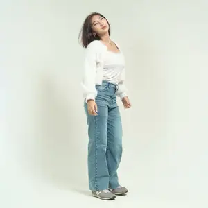 Celana Jeans Wanita Model High Waist Warna Biru Muda Cocok untuk Gaya Casual dan Santai