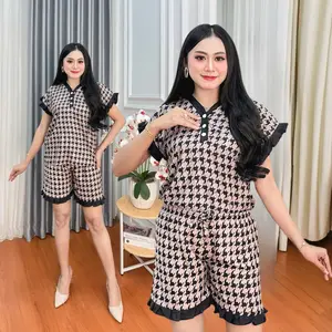 One Set Rayon Jumbo Setelan Celana Pendek Baju Tidur Wanita Piyama Monocrom Busui Bumil dengan Desain Unik dan Nyaman