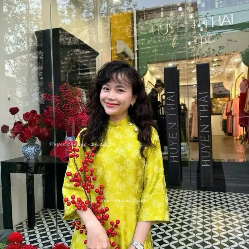 Áo dài Huyền Anh vải lụa gấm mền mại dịu dàng sang trọng, tiêu thư