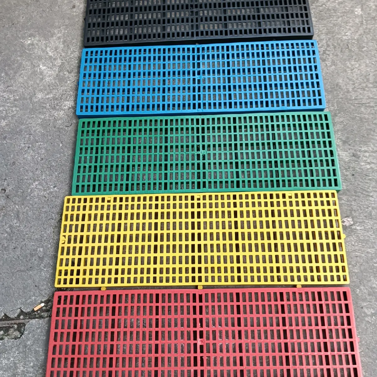 1x3 Plastic Matting, 1ft.x3ft plastic matting, dog matting, for dig cages