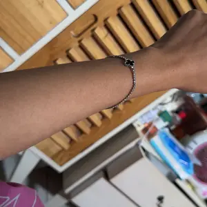 Gelang Tangan Wanita Bunga Hitam Full Permata Tanam kait Udang