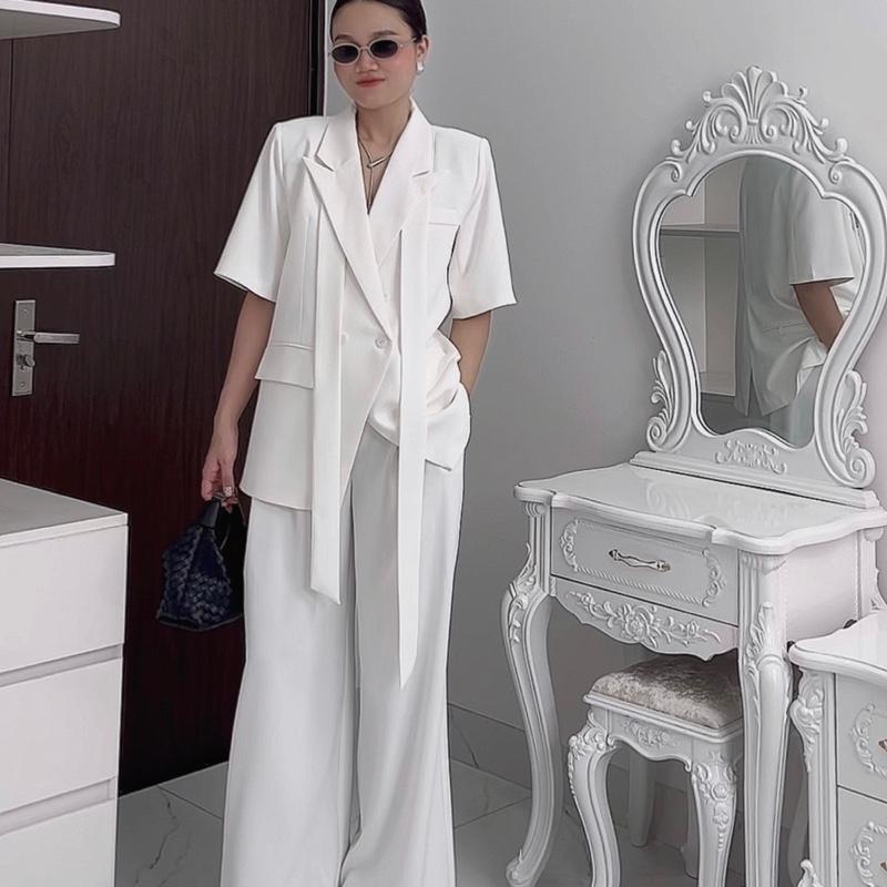 Pham Studios, Áo blazer dạ chéo vạt, gile croptop và quần ống rộng gập gấu vải dạ tweed xước dày dặn đứng form