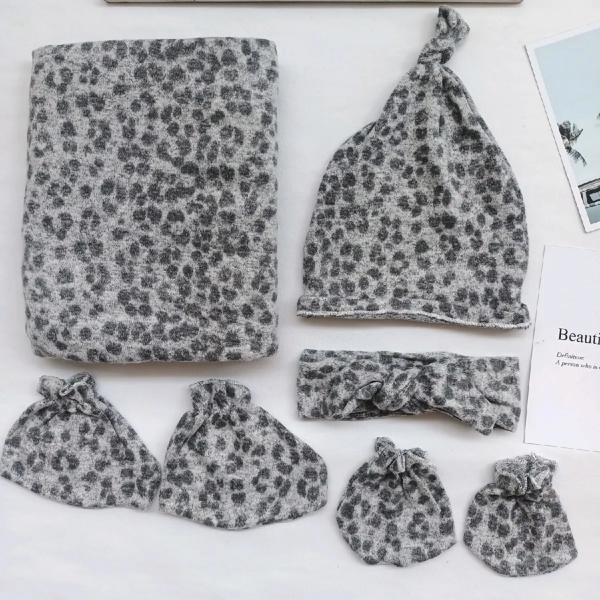 serba.leopard baby set blanket selimut bedong knothat booties mitten headband bandana Sarung