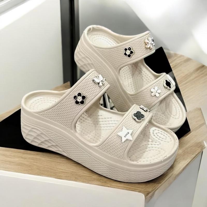 Dép bánh mì nữ hai quai đế cao 6cm đúc nguyên khối gắn sẵn charm đá đi êm mềm chống trơn trượt